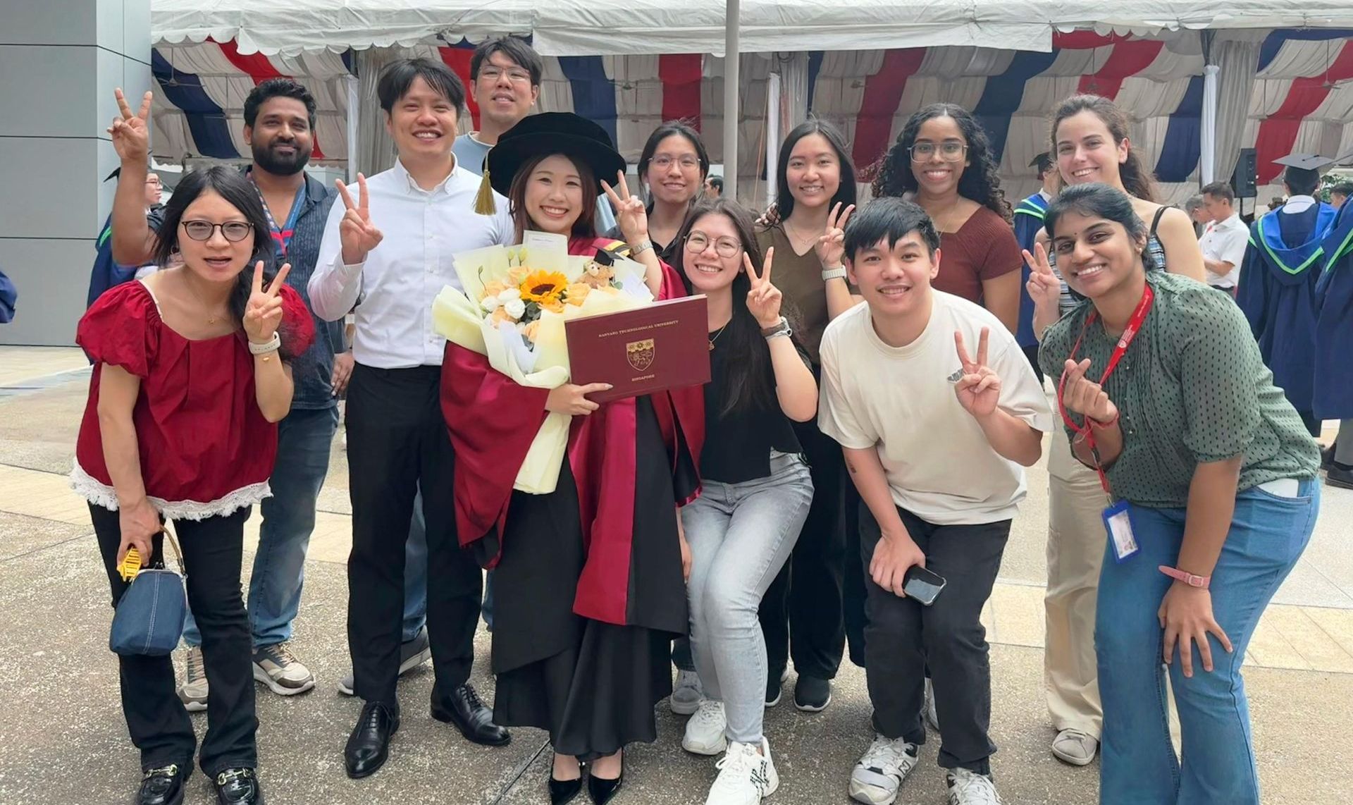 Congratulations to Dr. Boong Siew Kheng on earning her doctorate!She was my 开山大弟子 — the very first Ph.D. student of the Lee-Search Lab — and played a…
